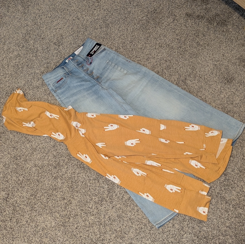 Tommy Wide Leg Crop & Orange Colored Hand Peace Sign Lularoe Amber Top